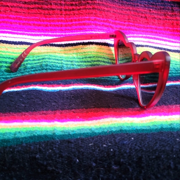 Betsey Johnson Red Heart Sunglasses - Picture 4 of 4